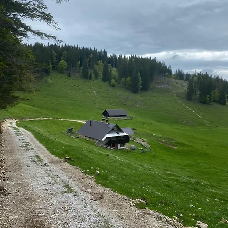 Koca Na Kranjski Dolini Krnica 93 A,pokljuka アパート