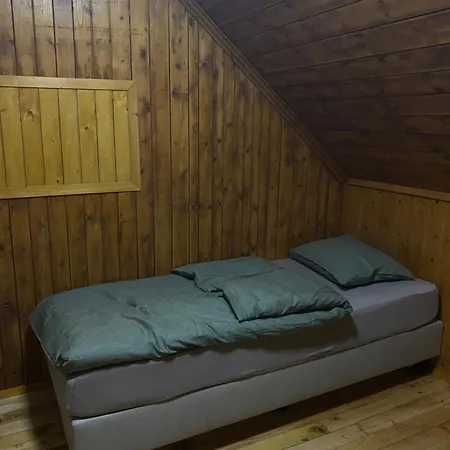 Koca Na Kranjski Dolini Krnica 93 A,pokljuka アパート ゴレンスカ地方