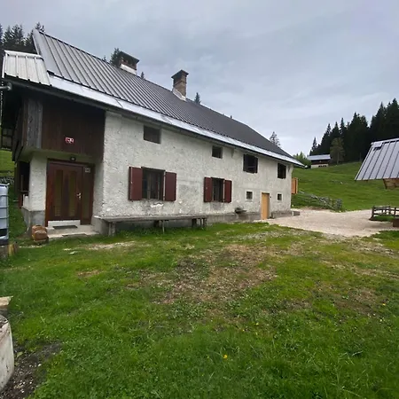 Koca Na Kranjski Dolini Krnica 93 A,pokljuka アパート *