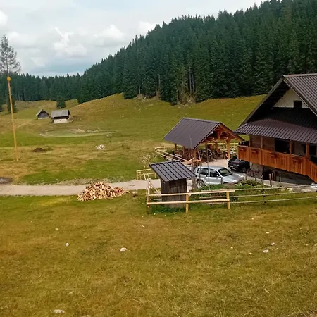 Koca Na Kranjski Dolini Krnica 93 A,pokljuka アパート