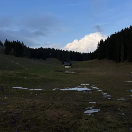 Koca Na Kranjski Dolini Krnica 93 A,pokljuka アパート *
